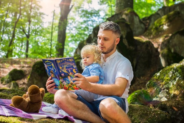 dad reading to his kid